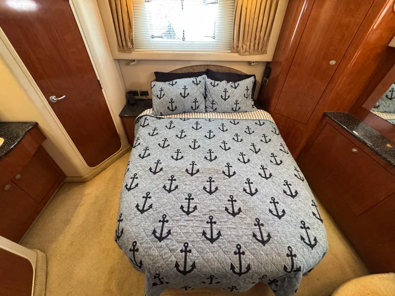 Slide: The Image of 33 2004 Sea Ray 390 Owners Aft Stateroom - 34