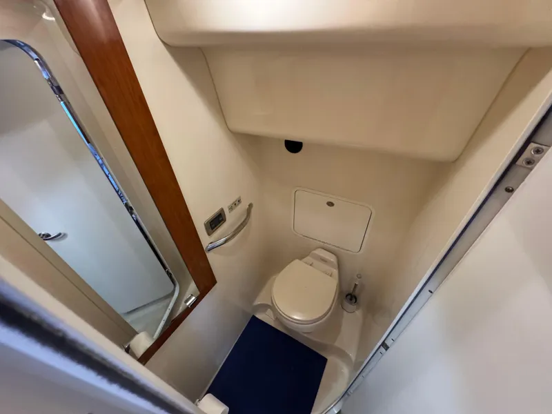 Slide: The Image of 38 2004 Sea Ray 390 Owners Aft Head - 39