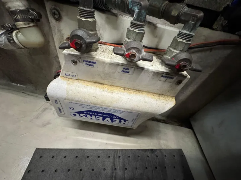 Slide: The Image of 44 2004 Sea Ray 390 Engine Room - 45