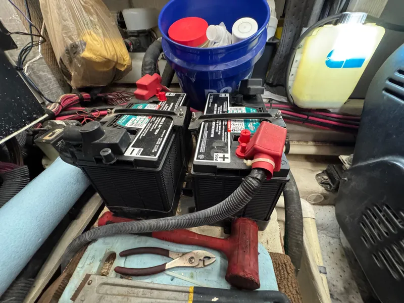 Slide: The Image of 45 2004 Sea Ray 390 Engine Room - 46