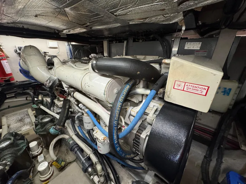 Slide: The Image of 48 2004 Sea Ray 390 Engine Room - 49