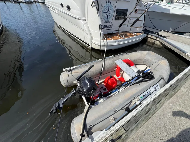 Slide: The Image of 49 2004 Sea Ray 390 Tender - 50