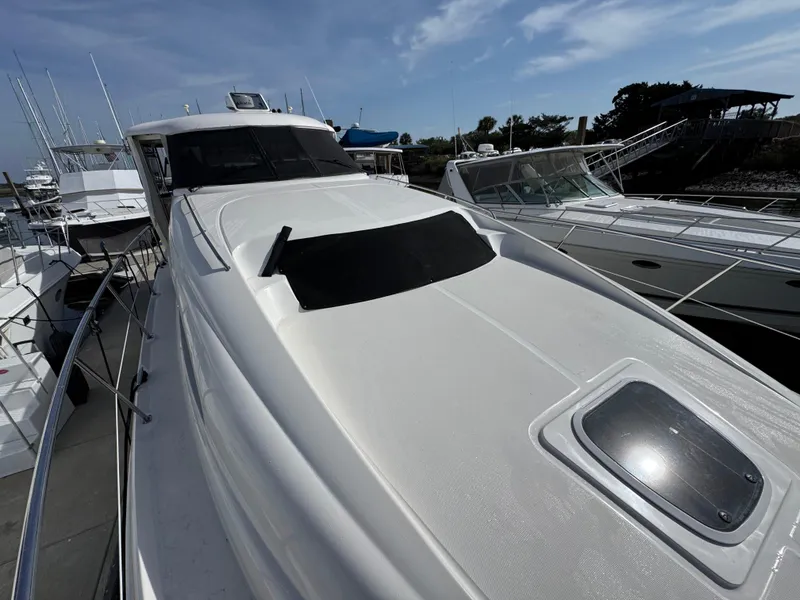 Slide: The Image of 55 2004 Sea Ray 390 Bow Starboard Side - 57