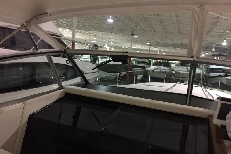 Slide: The Image of Sea Ray 390 Express Cruiser 1990 - 100