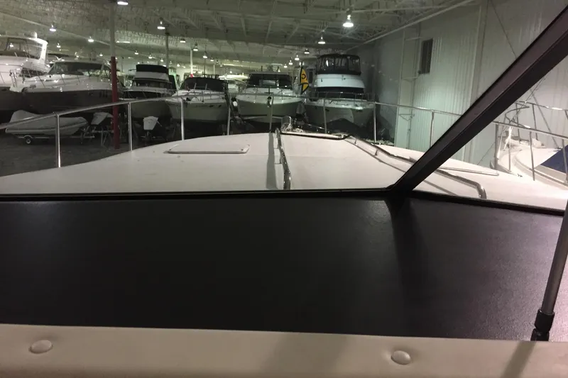 Slide: The Image of Sea Ray 390 Express Cruiser 1990 - 101