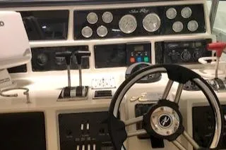 Slide: The Image of Sea Ray 390 Express Cruiser 1990 - 65