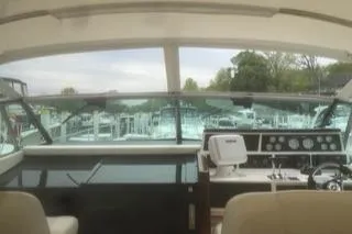 Slide: The Image of Sea Ray 390 Express Cruiser 1990 - 80