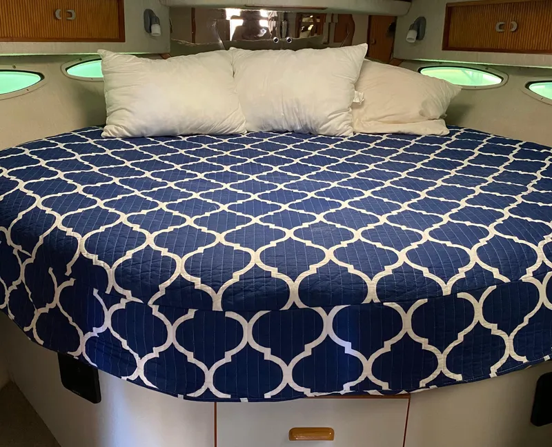 Slide: The Image of Sea Ray 390 Express Cruiser 1990 - 83