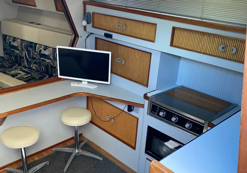 Slide: The Image of Sea Ray 390 Express Cruiser 1990 - 88