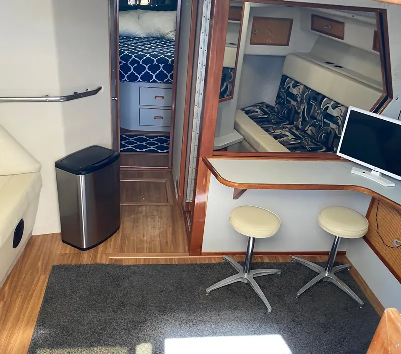 Slide: The Image of Sea Ray 390 Express Cruiser 1990 - 89