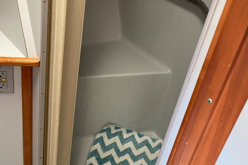 Slide: The Image of Sea Ray 390 Express Cruiser 1990 - 91