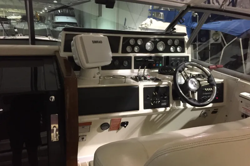 Slide: The Image of Sea Ray 390 Express Cruiser 1990 - 99