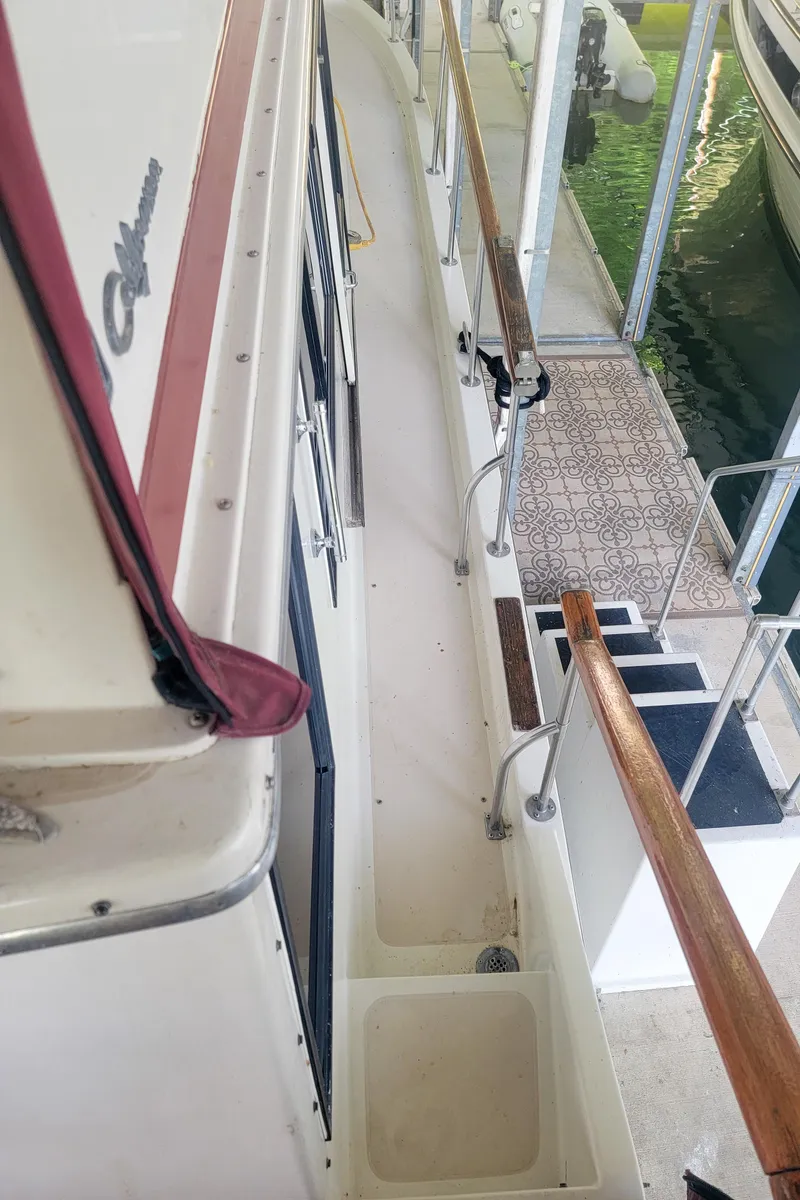 Slide: The Image of 1984 Wellcraft 44 Californian CMY yacht deck with railing and dock view. - 30