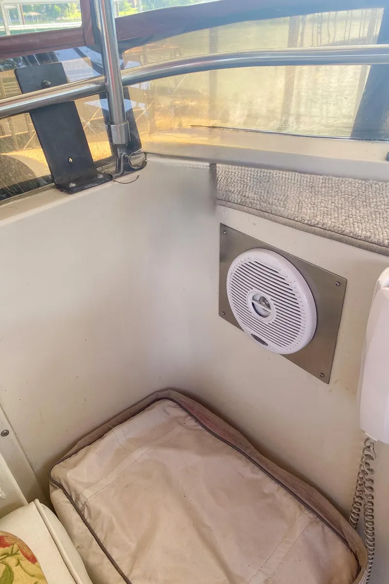 Slide: The Image of 1984 Wellcraft 44 Californian CMY interior with speaker and railing. - 35