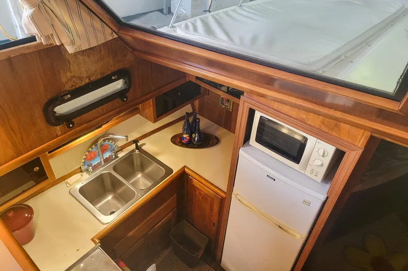 Slide: The Image of 1984 Wellcraft 44 Californian CMY kitchen with sink, fridge, and microwave. - 42