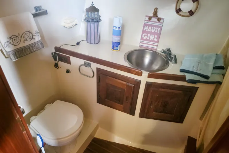 Slide: The Image of Wellcraft 44 Californian CMY 1984 - 54