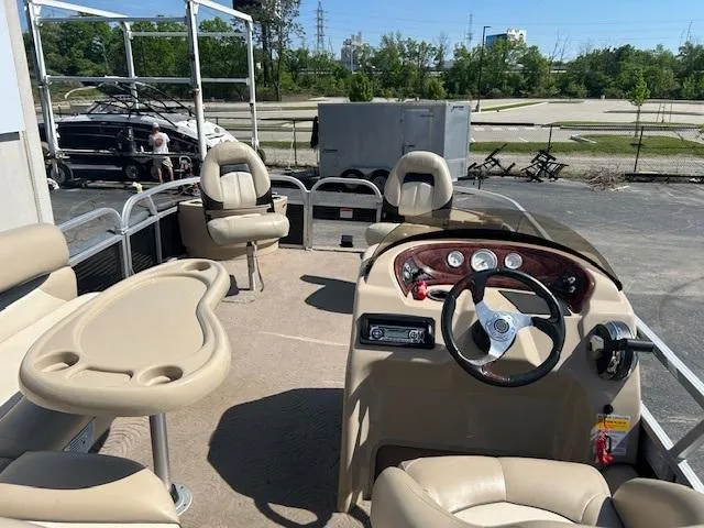 Slide: The Image of Sun Tracker Fishin' Barge 22 DLX 2013 - 50