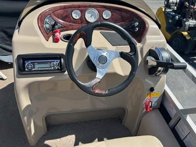 Slide: The Image of Sun Tracker Fishin' Barge 22 DLX 2013 - 52