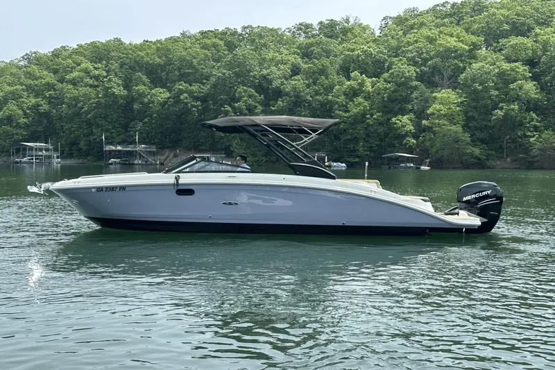 Slide: The Image of Sea Ray SDX 270 Outboard 2021 - 2