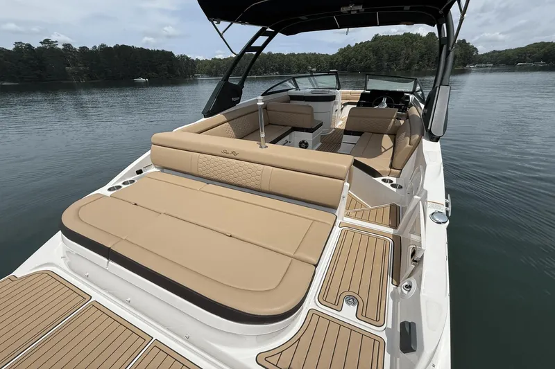 Slide: The Image of Sea Ray SDX 270 Outboard 2021 - 21