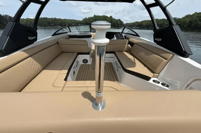 Slide: The Image of Sea Ray SDX 270 Outboard 2021 - 23