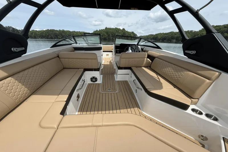 Slide: The Image of Sea Ray SDX 270 Outboard 2021 - 24