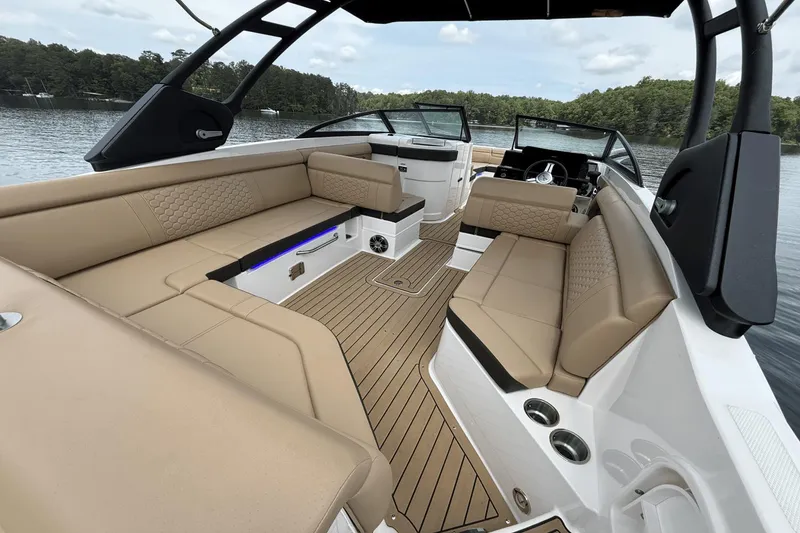 Slide: The Image of Sea Ray SDX 270 Outboard 2021 - 26
