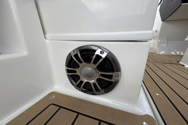 Slide: The Image of Sea Ray SDX 270 Outboard 2021 - 30