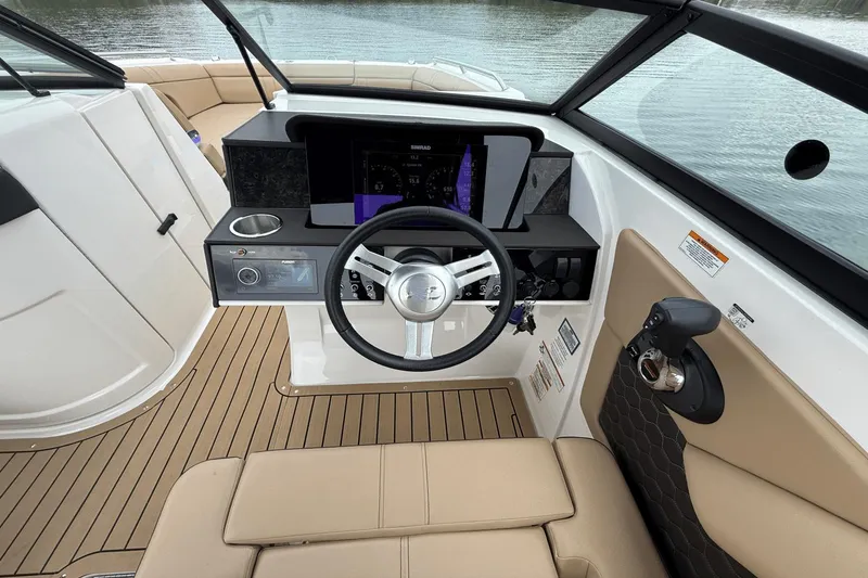 Slide: The Image of Sea Ray SDX 270 Outboard 2021 - 34