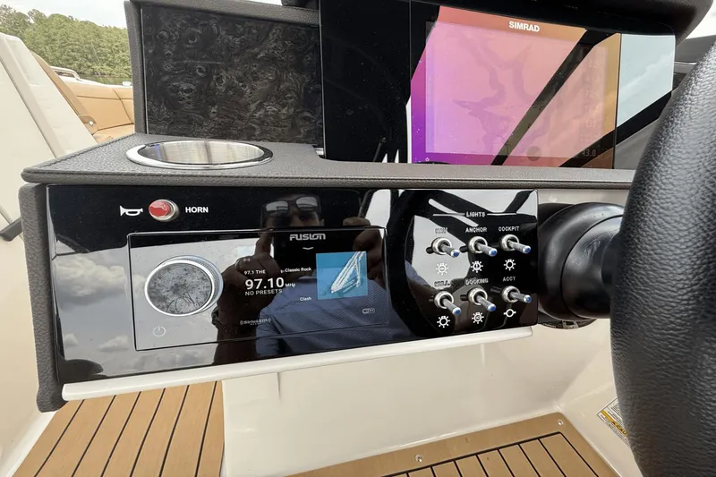 Slide: The Image of Sea Ray SDX 270 Outboard 2021 - 37