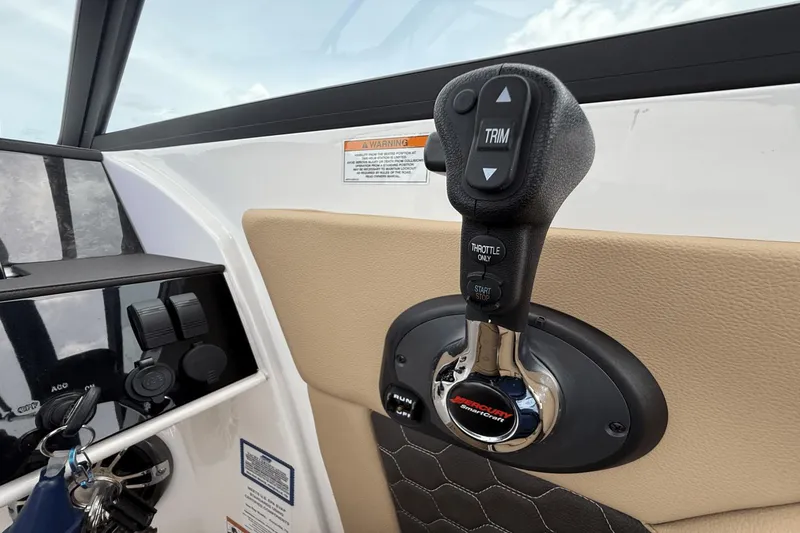 Slide: The Image of Sea Ray SDX 270 Outboard 2021 - 38