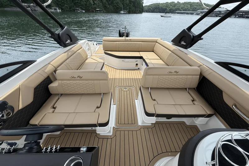 Slide: The Image of Sea Ray SDX 270 Outboard 2021 - 40