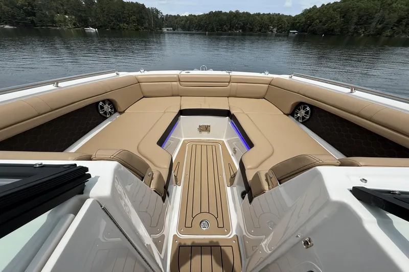 Slide: The Image of Sea Ray SDX 270 Outboard 2021 - 41