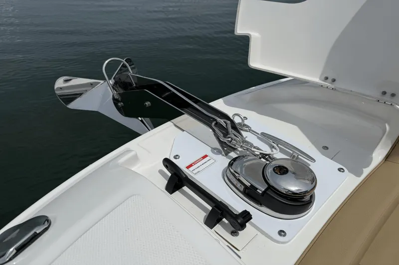 Slide: The Image of Sea Ray SDX 270 Outboard 2021 - 44