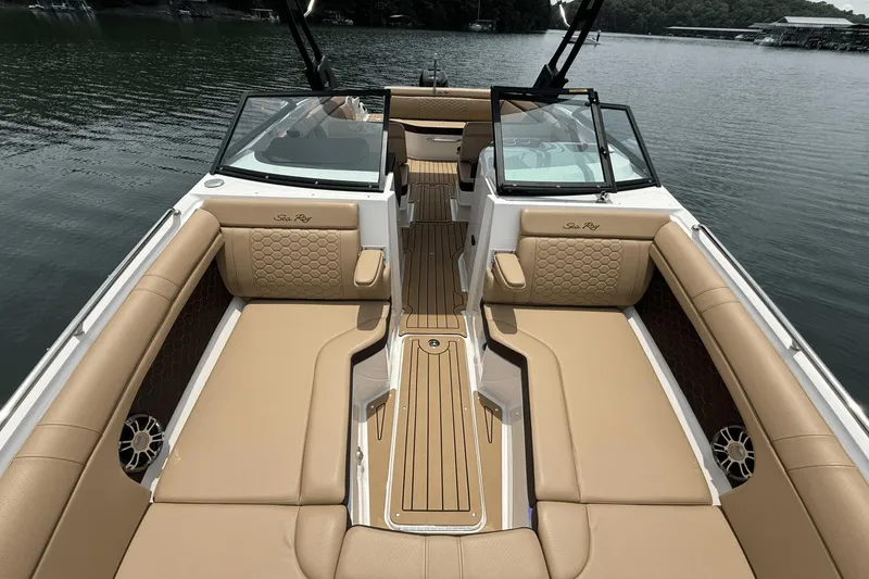 Slide: The Image of Sea Ray SDX 270 Outboard 2021 - 45