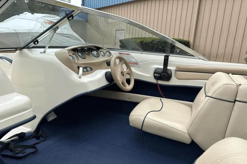 Slide: The Image of Sea Ray 180 Bow Rider 1999 - 9