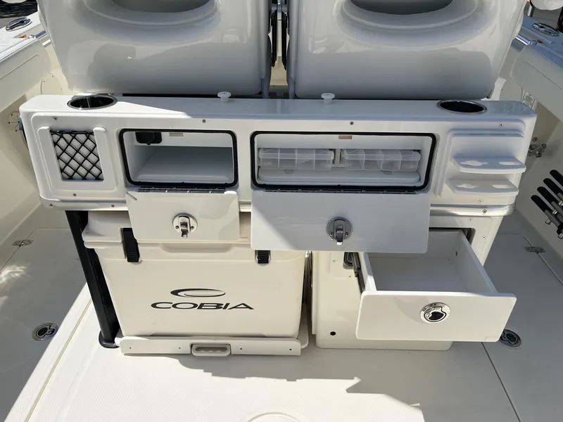 Slide: The Image of Cobia 265 Open Center Console 2025 - 12