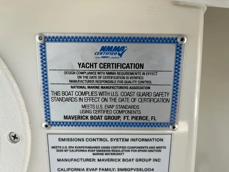 Slide: The Image of Cobia 265 Open Center Console 2025 - 18