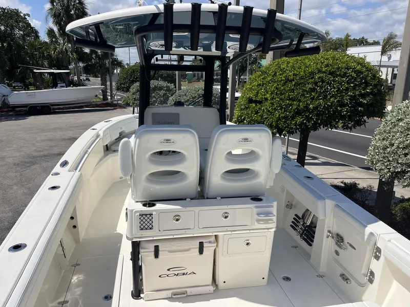 Slide: The Image of Cobia 265 Open Center Console 2025 - 11