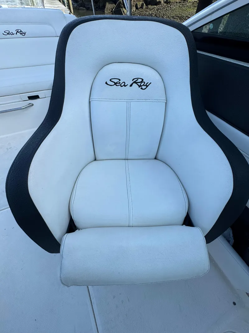 Slide: The Image of 2014 Sea Ray 260 Sundeck white and black boat seat with logo. - 8