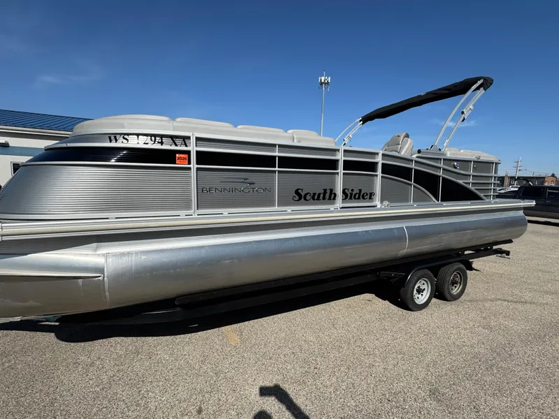 Slide: The Image of 2020 Bennington Q 25 QSR pontoon boat on trailer, side view, sunny day. - 4