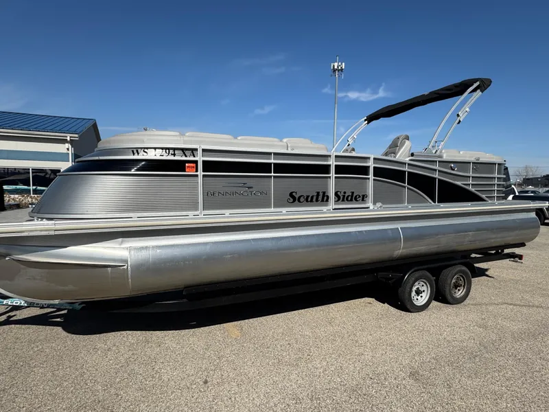 Slide: The Image of 2020 Bennington Q 25 QSR pontoon boat on trailer under clear blue sky. - 5