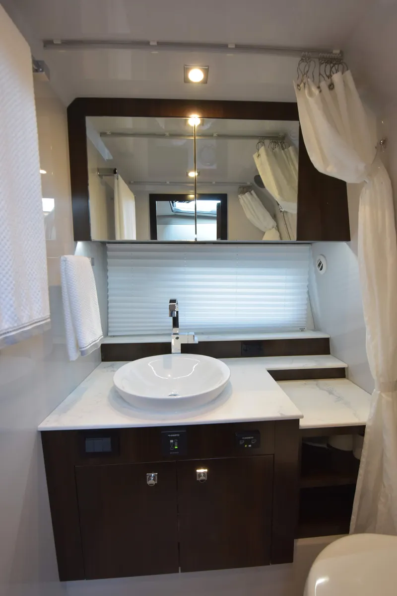 Slide: The Image of Cruisers Yachts 42 GLS OB 2021 - 58