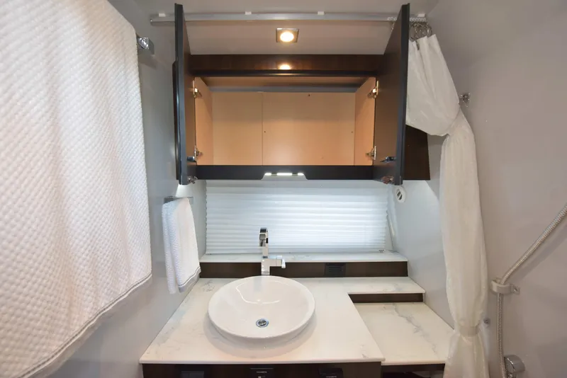 Slide: The Image of Cruisers Yachts 42 GLS OB 2021 - 60