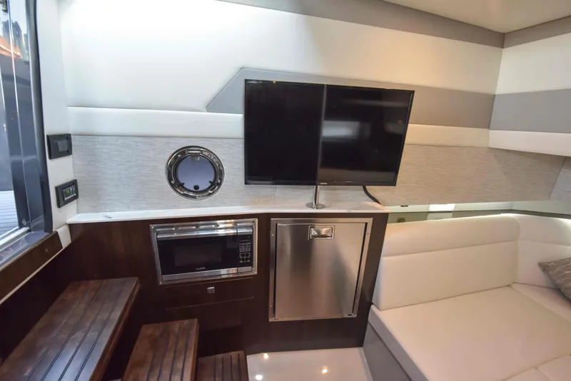 Slide: The Image of Cruisers Yachts 42 GLS OB 2021 - 61