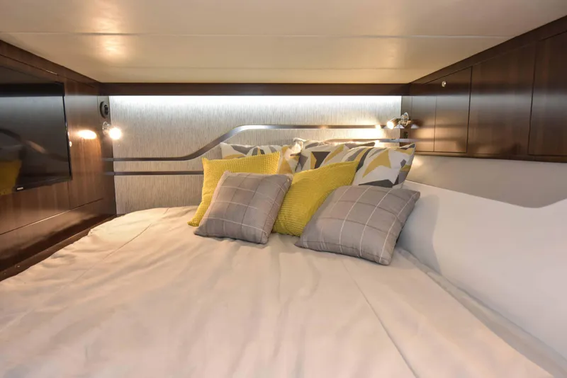 Slide: The Image of Cruisers Yachts 42 GLS OB 2021 - 62