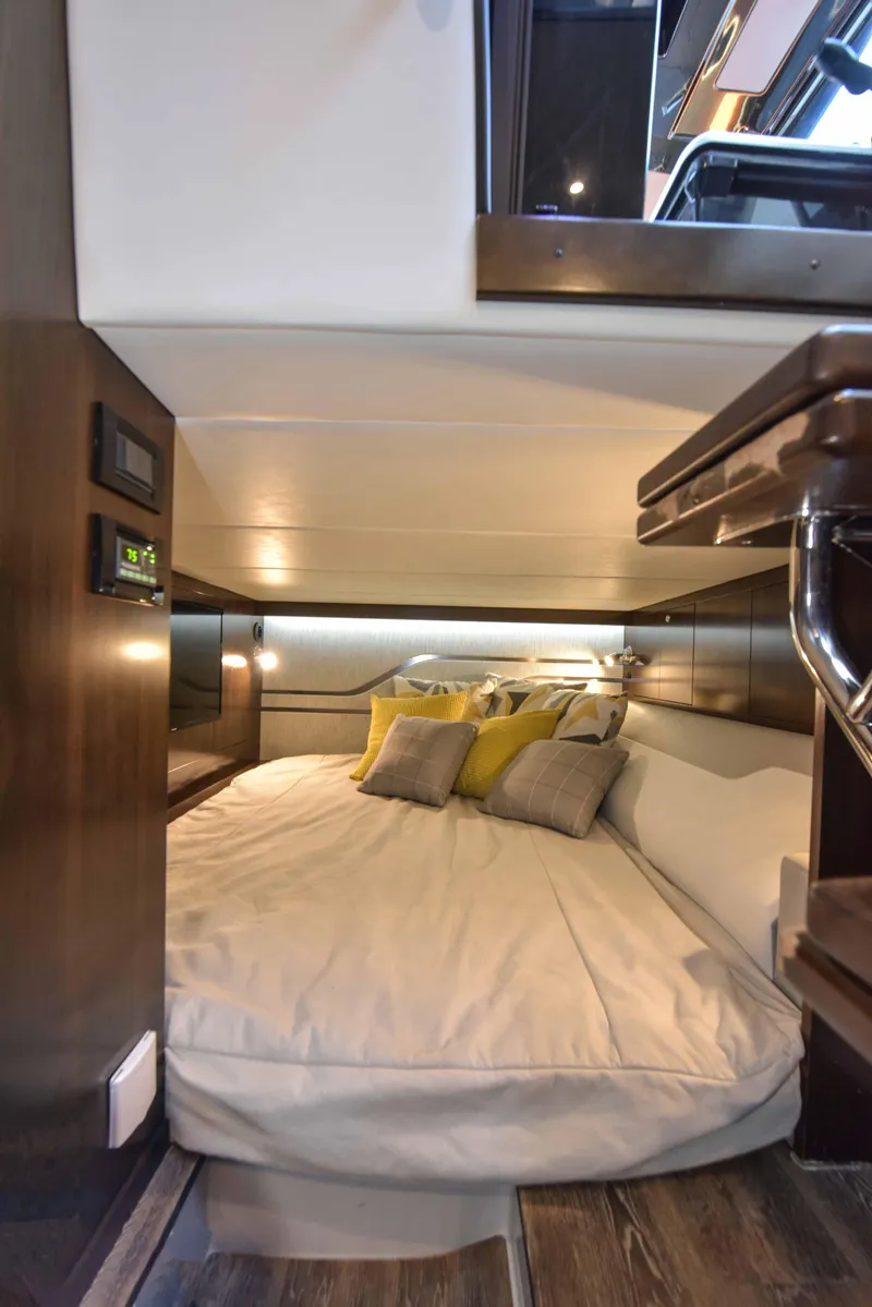 Slide: The Image of Cruisers Yachts 42 GLS OB 2021 - 63