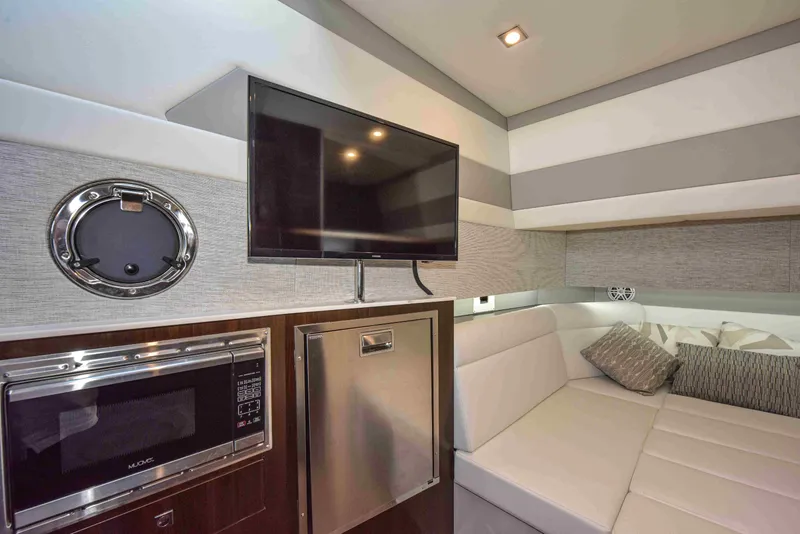 Slide: The Image of Cruisers Yachts 42 GLS OB 2021 - 64