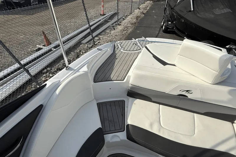 Slide: The Image of Monterey 224 FS 2018 - 11