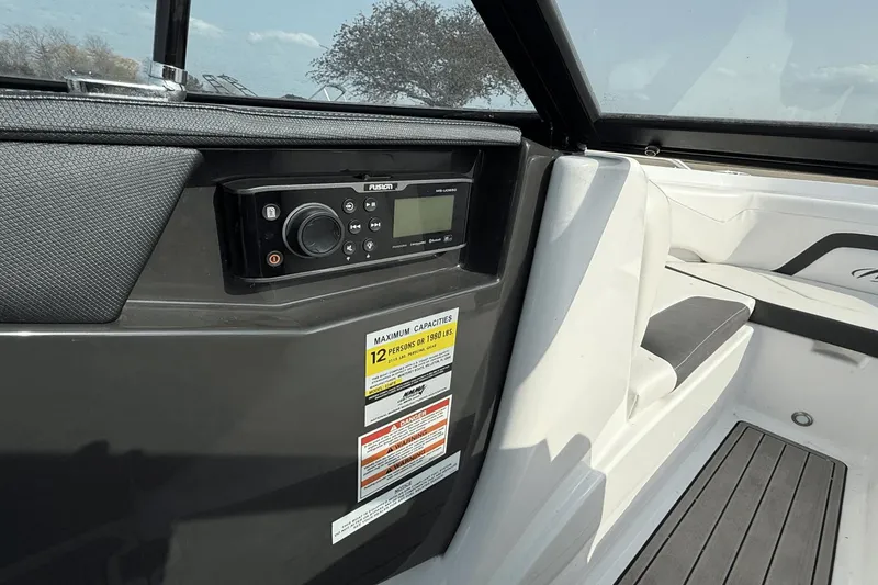 Slide: The Image of Monterey 224 FS 2018 - 12